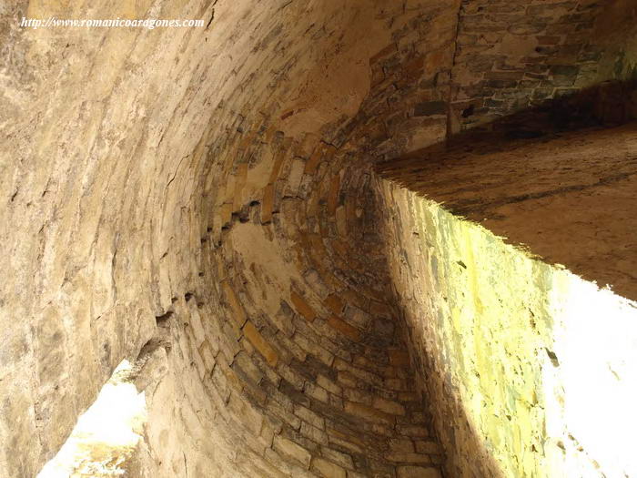 DETALLE DE LA BÓVEDA ABSIDAL Y DE LA TORRE
